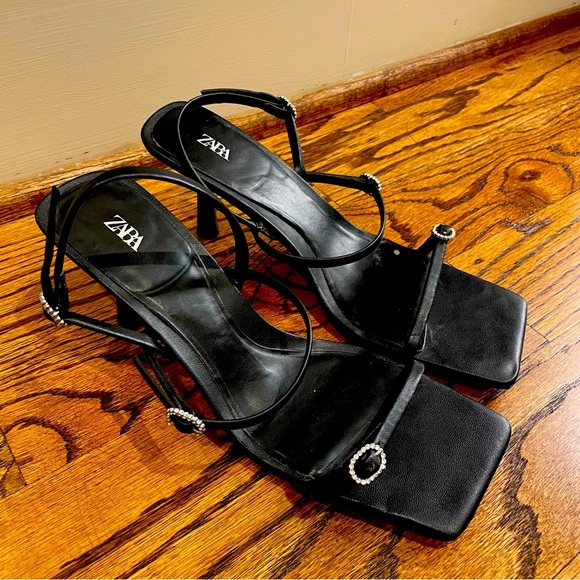 Zara Black Elegant Heels with Strappy Design - Picture 1 of 3